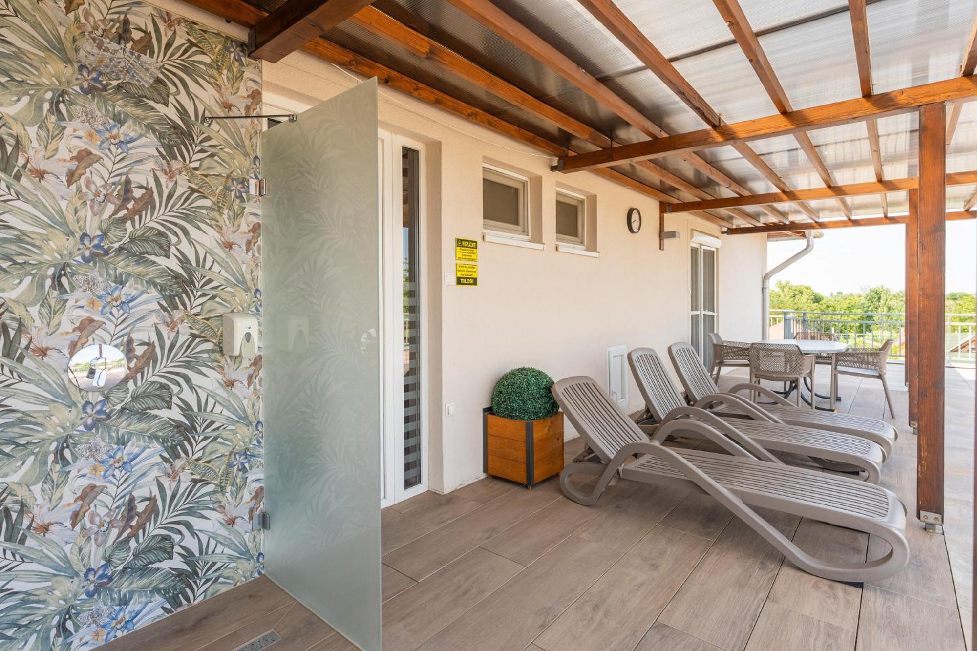Solaris Apartman&Resort Cserkeszőlő Екстериор снимка